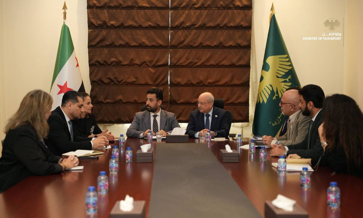 وزير النقل يبحث تطوير برامج تدريبية تهدف لتعزيز الوقاية من حوادث الطرق ونشر ثقافة القيادة الآمنة