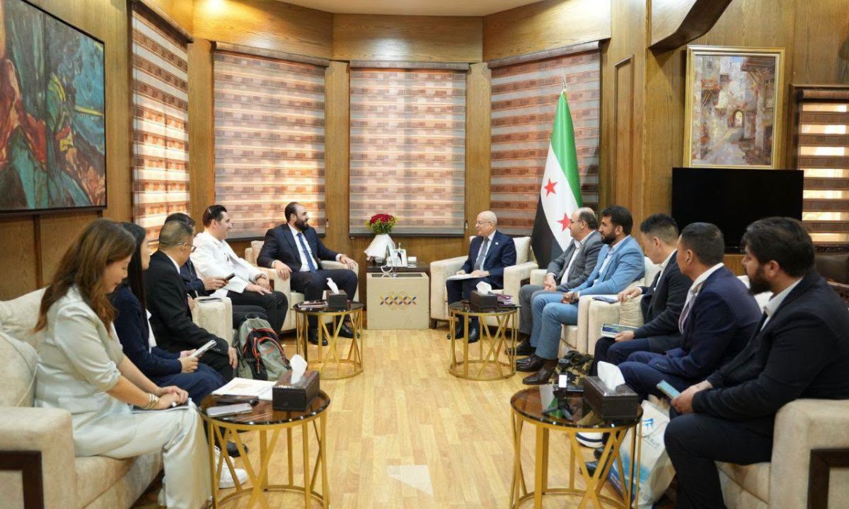 الوزير بدر يبحث مع مستثمرين صينيين إمكانية الشراكة في تنفيذ مشاريع قطاع النقل