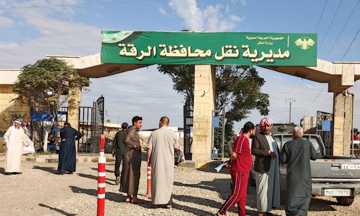 مديرية نقل الرقة تحدد جدول للمراجعين لإنجاز معاملات المركبات خلال أيام الأسبوع